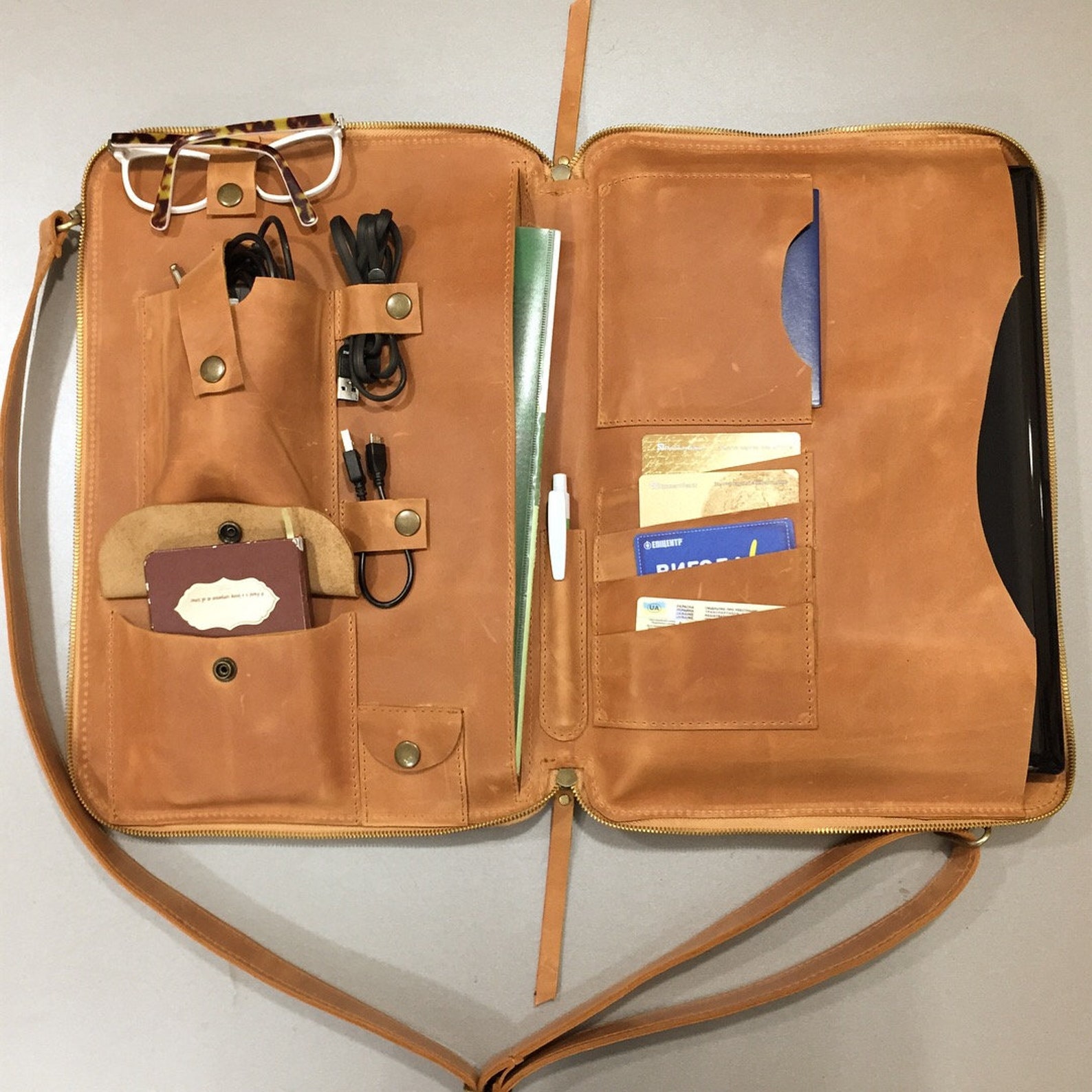 Pin by Amry Kithman on Bags Macbook bag, Macbook bag leather, Leather