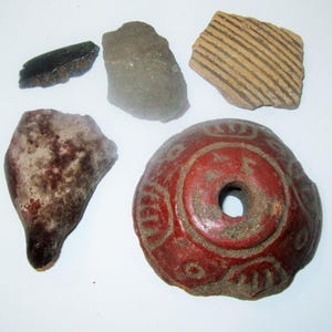 5 Pre-Columbian Pieces Mesoamerican Pottery Shard Fragments and Nearly 3 Inch Spindle Whorl from Mexico Post Classic