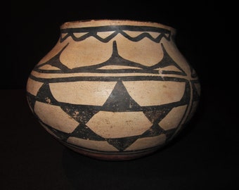 Large Early Santo Domingo Kewa Pueblo Bichrome Bowl First Quarter 20th C