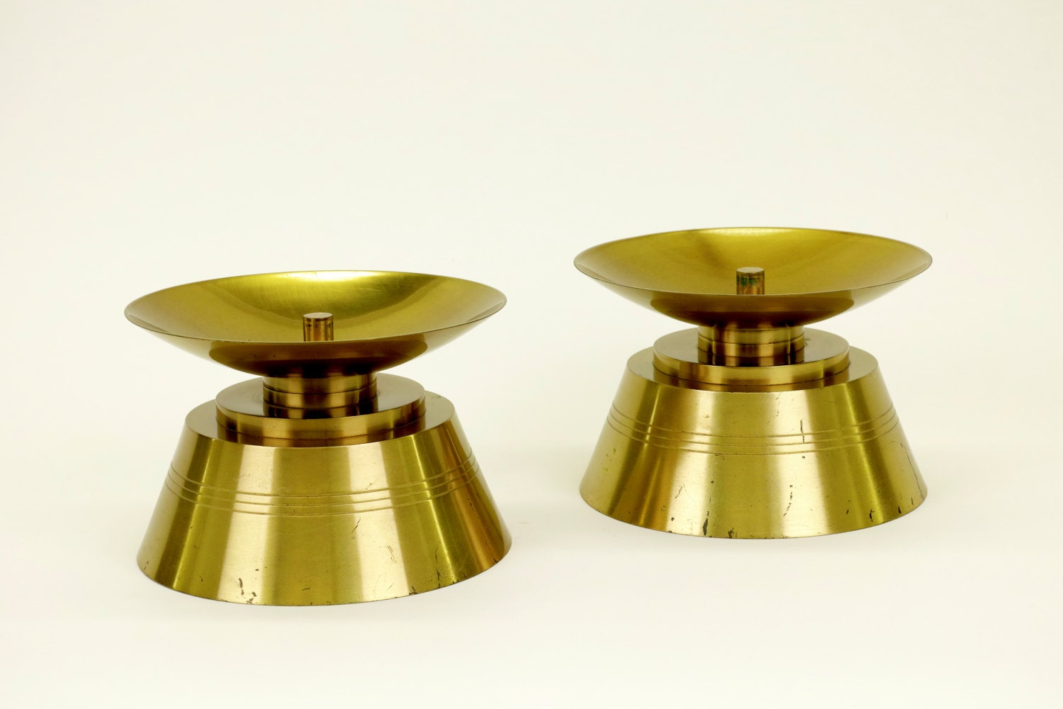 Fabuleuse Paire de Bougeoirs en Bronze Surdimensionnés Signé Cheret Paris, Des Années 1960.