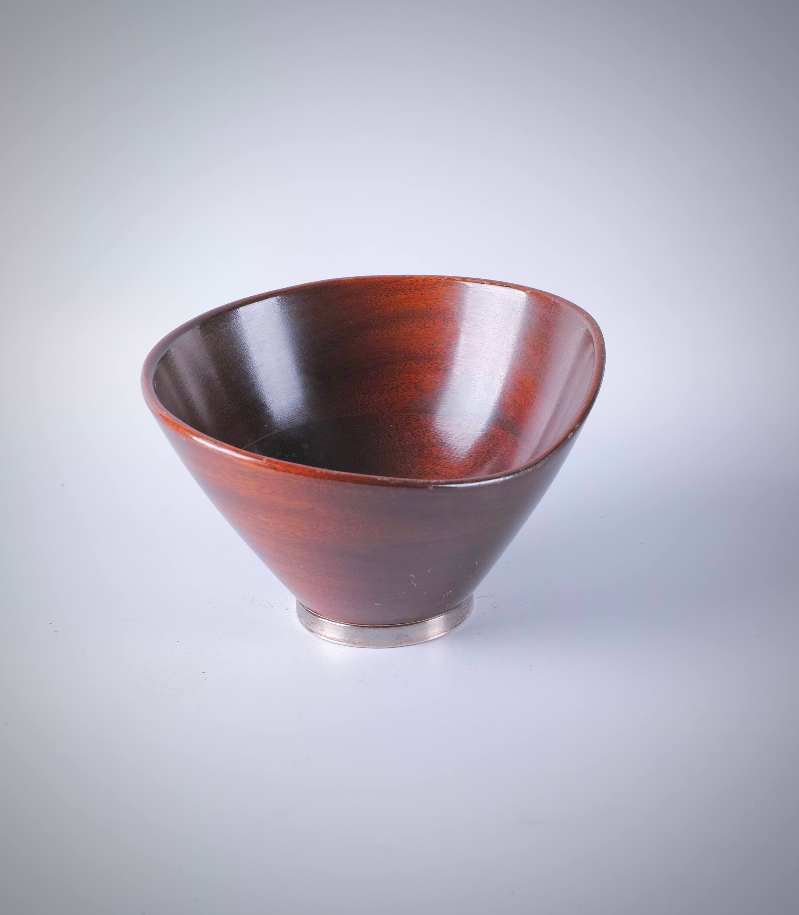 Chic, Revere Orfèvres, Bol en Acajou sur Base d'argent. Conçu Par Richard Hudson, Des Années 1960.