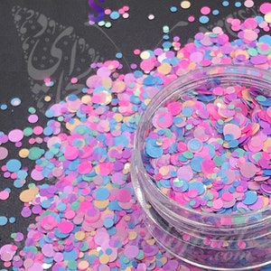 Nail art rond, couleur bonbon, confettis, paillettes