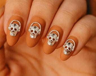 3D Silver Skull Nail Charms: Gothic Halloween Nail Art