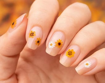 Autumn Daisy Nail Charms: Fall Flower Nail Art, Mini Floral Glitter
