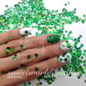 Décoration d&#39;ongles de la Saint-Patrick, décoration de feuille de trèfle vert