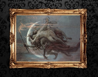 Peut inclure: Une peinture encadrée représentant une figure à trois têtes avec une lune croissante et des flammes en arrière-plan. La peinture est intitulée "HEKATE" et est placée sur un fond sombre à motifs.