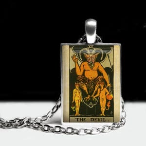 Colgante de la carta del Tarot del Diablo, Satanás, joyería de la carta del Tarot, colgante mágico, amuleto satánico, joyería maligna, collar de Tarot #396.15