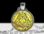 Sixth pentacle of the Sun pendant, invisibility talisman, King Solomon Magick, the Greater Key, King Solomon seals, magick, Goetia #103