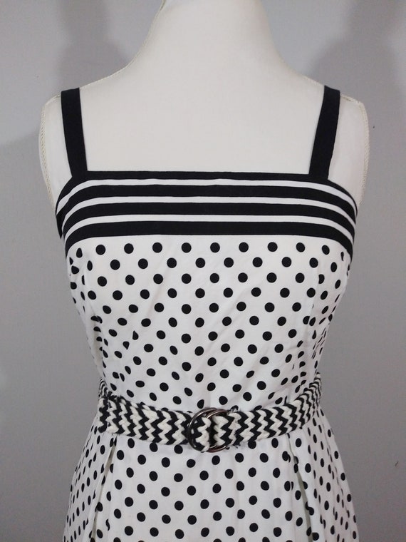 cute top and jeans outfit