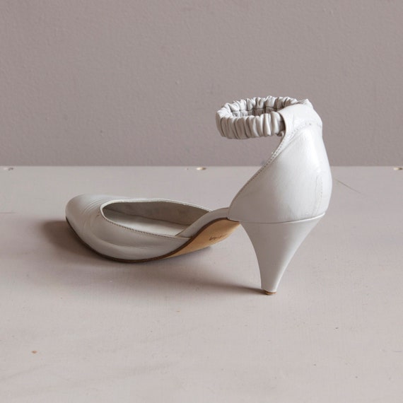 light gray leather 80s pumps shoes - image 8