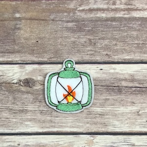 LANTAARN FELTIES! Lantaarn vilt. Kamperen. Viltjes voor haarelastiekjes, kaarten, scrapbookingateliers, kleding, plannerclips, knutselversieringen en meer!