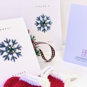 Carte de Noël brodée à la main | Flocon de neige perlé | Uniques | Prime | Fait main | Vierge | Joyeuses Fêtes