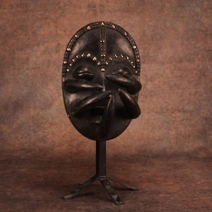 Impressive “Glé-Bété” spider mask from Ivory Coast