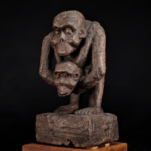 Old maternity monkey statue, BOULOU ethnic group from Cameroon