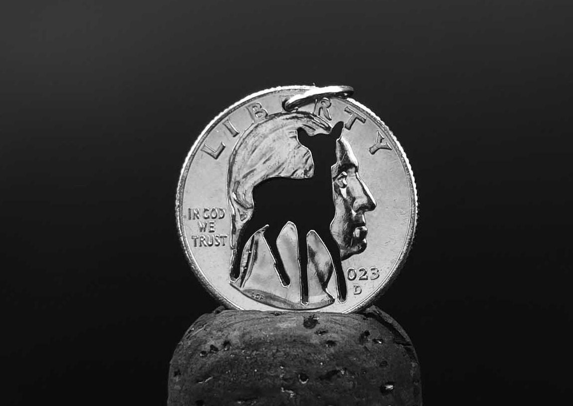 コインで作られた子鹿のネックレス、子鹿愛好家のペンダント、子鹿愛好家への子鹿の贈り物、鹿愛好家のジュエリー、鹿愛好家への贈り物、子鹿コレクターの鹿カットコインネックレス