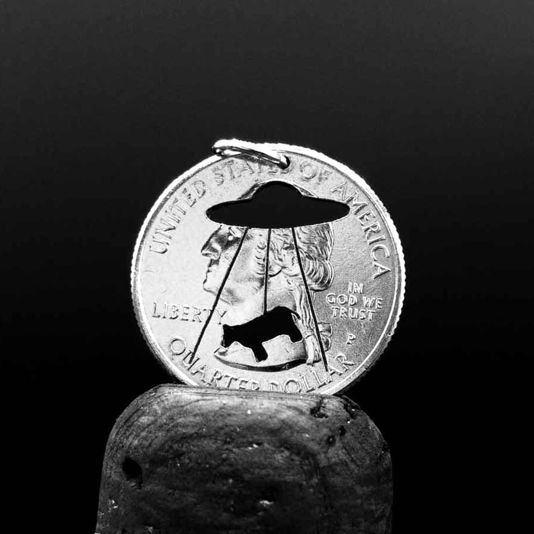 ハンドカットUFOコインペンダントネックレス、SFエイリアン誘拐ジュエリー - Etsy 日本