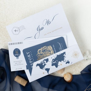 フォルダートラベルウォレット：豪華なネイビーブルー＆ゴールドの結婚式パスポート招待状ポケット付き＋ミラータグパスポート招待状スイート、デスティネーションウェディング