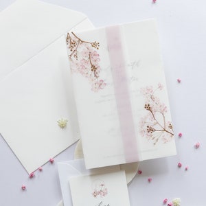 Vellum Cherry Blossom Wedding Invitation Folder Wrap Modern Calligraphy Manica Wedding Day Invitation Suite con buste