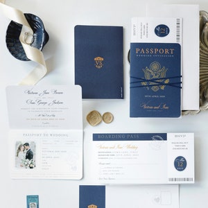 Invitación de boda de pasaporte de EE. UU. Invitación de tarjeta de embarque de lámina de oro azul marino, boda en el extranjero, boda de destino, boda de viaje, billete de avión