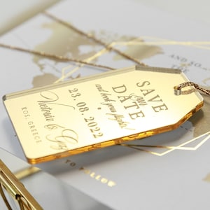 Eleganter Spiegelmagnet aus Plexi im Passport Stil Save the Date für Ihre Traumhochzeit im Ausland!