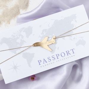 Billetera FOLDER: bolsillo para invitación de pasaporte de boda de lujo en blanco y lila y morado + etiqueta de avión con espejo, paquete de invitación para pasaporte, invitación de destino