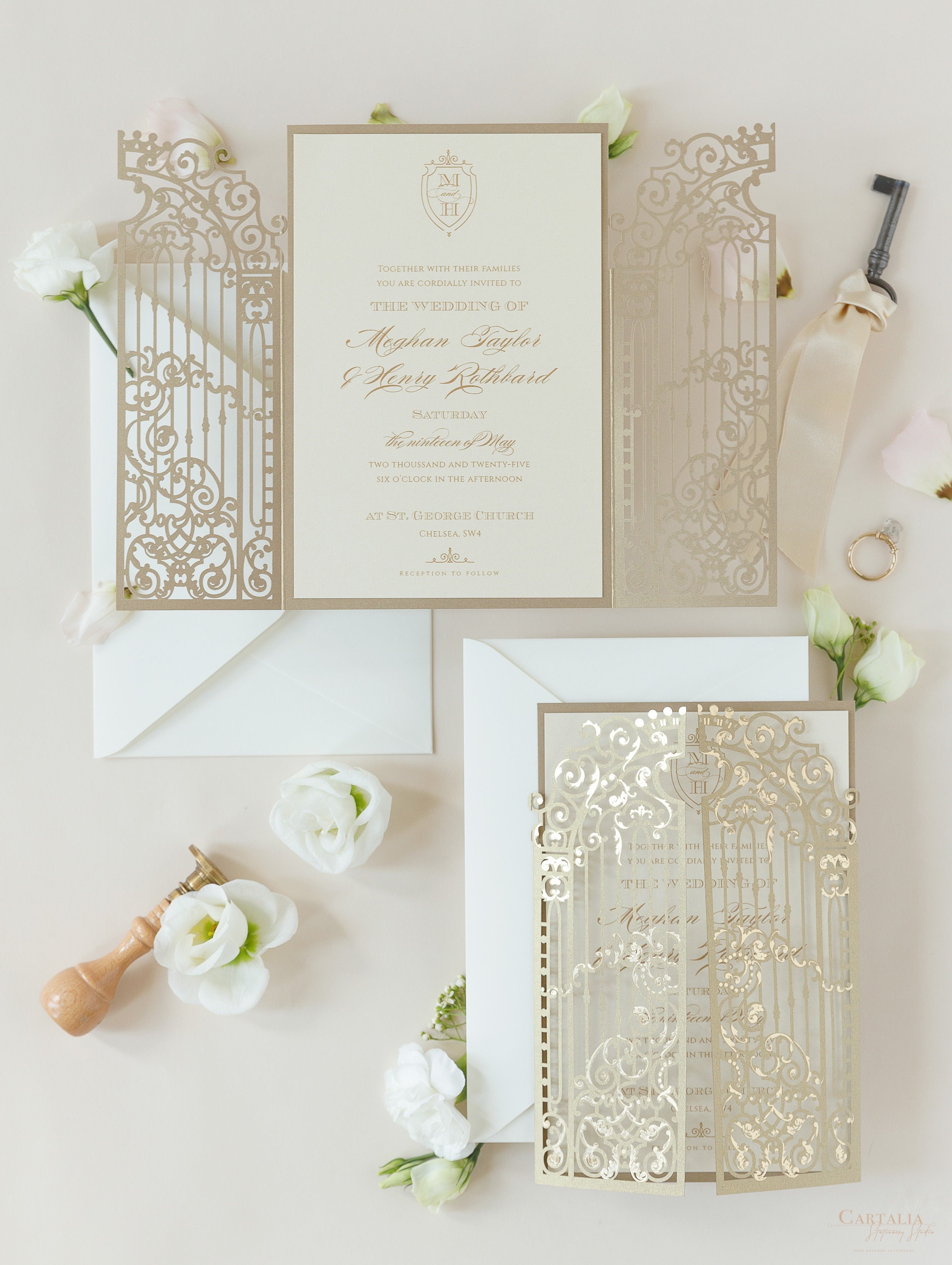 Lace Laser Cut Gatefold Invitation (5 x 7 1/4) - Natural Scalloped Lace - 50 Pack