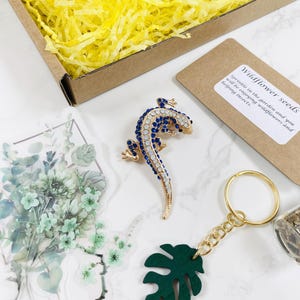 Eidechsen-Gecko-Brosche Geschenkbox-Set - Self Care Letterbox Geschenk, Blumen-Geburtstagsgeschenke für Frauen, Naturliebhaber-Geschenkkorb, Themen-Accessoires