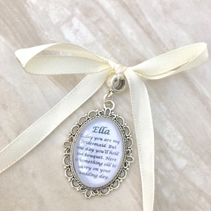 BRAUTJUNGFER personalisierter Blumenstraußcharme, Brautjungferngeschenk, Andenken an die Hochzeit, Brautjungfercharme, Hochzeitsgeschenk, traditionelles Geschenk