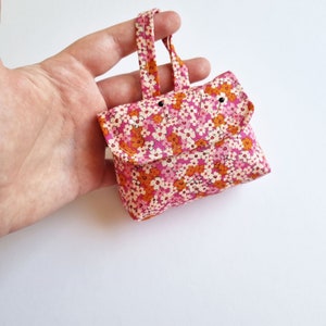 Pincushion Sewing Pattern PDF, handbag pin cushion with Step by step instructions, Clip holder, sewing tools, image 1