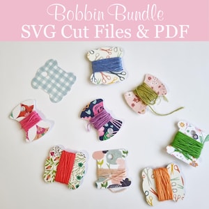 Puede incluir: Una colección de archivos de corte de bobinas decorativas con hilo colorido. Las bobinas presentan varios patrones y colores, incluyendo diseños florales, cuadros y geométricos. El texto "Bobbin Bundle SVG Cut Files & PDF" se muestra en la parte superior de la imagen.