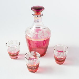 VINTAGE small pink glass carafe set, liqueur glasses, shot glasses, pink carafe, glass bottle, small glasses. Details in DESCRIPTION