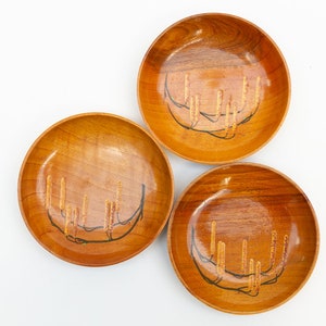 Three wooden dishes, wood bowls, Eastern dishes, snack bowls, catkin bowls, mid-century serving bowls, wooden snack dishes