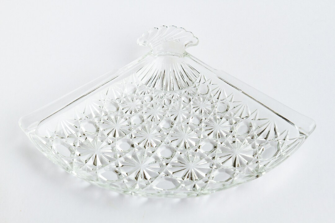 Avon Pressed Clear Glass Fan Soap Dish, Avon Trinket Dish, Fan Shaped Glass Dish With Daisy