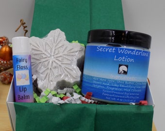 Secret Wonderland / Small Christmas Gifts / Holiday Spa Gift / Snowflake Soap / Christmas Soap Gift Set