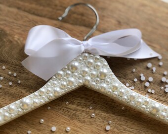 Pearl Wedding Dress Hanger for Bride or Bridal Party / Wedding Day Accessory / Pearls / Pearlescent / White / Ivory / Bling / Customizable