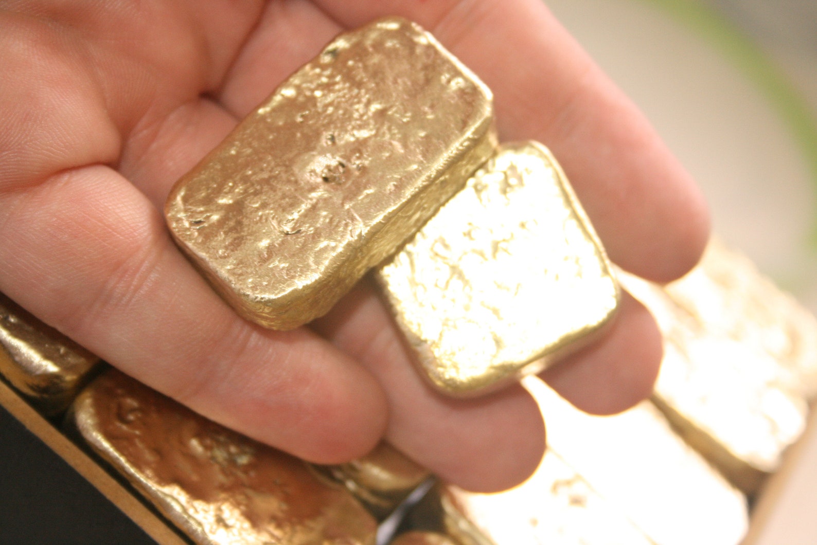 1 грамм золота в банке