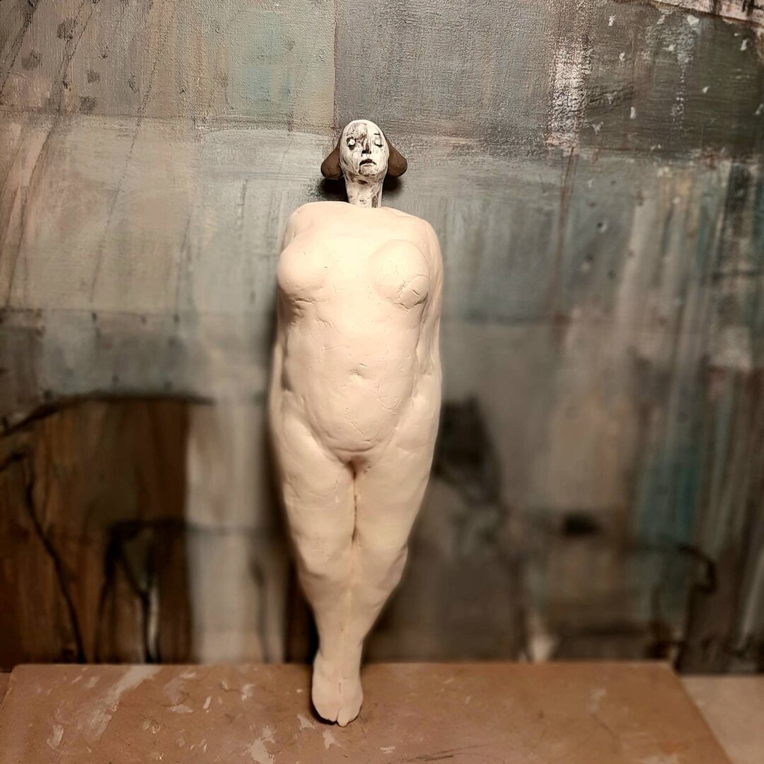 Mujer desnuda colgada Escultura Única Colorida Cerámica - Etsy México