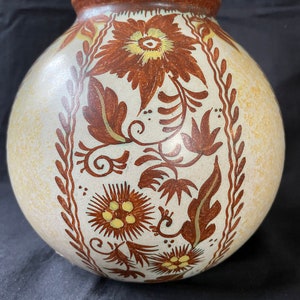 Antique Dutch plateel Zuid Holland plateelbakkerij vase. Several marks
