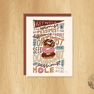 Carte de beignet Optimiste lettrée à la main, Carte lettrée, Carte d’amoureux du beignet, Carte de beignet illustrée, Carte de citation de beignet, Carte Oscar Wilde