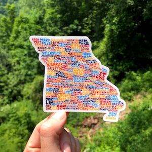 Adesivo Missouri com letras feitas à mão, adesivo de mapa do Missouri, adesivo do estado do Missouri, adesivo de cidades do Missouri, adesivo Missouri com letras feitas à mão