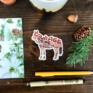 Handgeschreven moed paard sticker, inspirerende sticker, paard sticker, paardenliefhebber sticker, paard kunst, John Wayne quote sticker