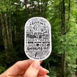 Handgeschreven wereld van bergen sticker, natuurliefhebber sticker, berg sticker, kunstenaar sticker, bergliefhebber kunst, handgeschreven sticker