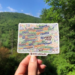 Adesivo de caminhada com letras à mão no Colorado, adesivo de Fourteeners, adesivo do Colorado, adesivo de amante da montanha, arte do Colorado, adesivo de caminhante do Colorado