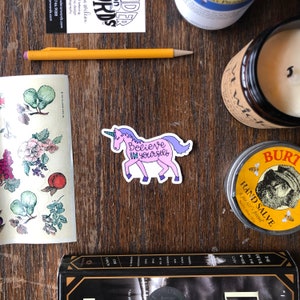 Pegatina de unicornio escrita a mano, pegatina con la frase "Cree en ti mismo", pegatina positiva, pegatina inspiradora, pegatina escrita a mano para niños