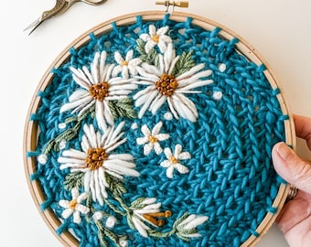 Large Daisy Embroidery. Wildflower Fiber Art Hoop. Textured Decor Wall Hanging. Mom Grandma, Hand Stitched Wedding Gift. Teal White Bedroom