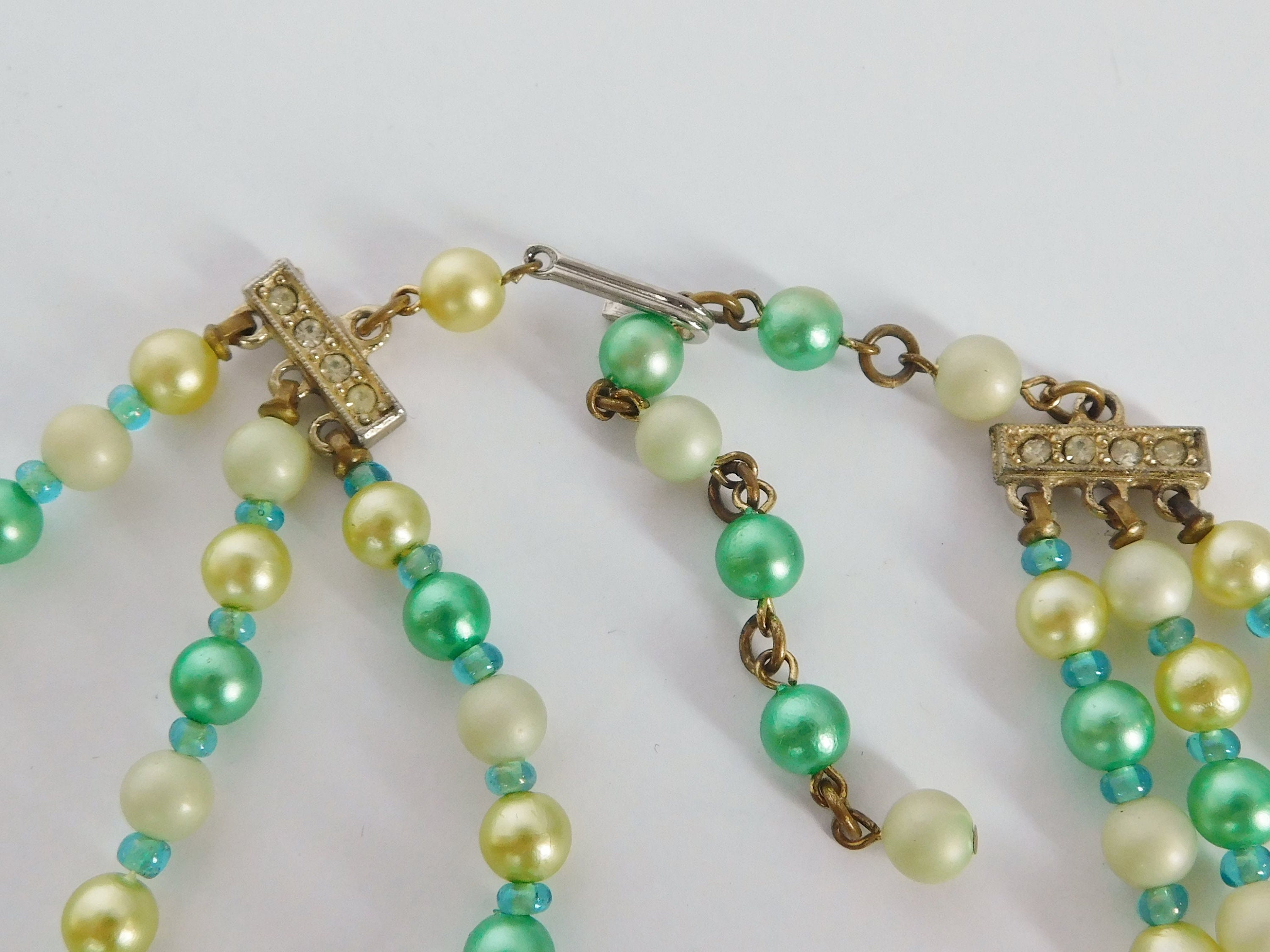 Collier Ancien Vintage Triple Rangs Perles Nacrées Et Métal Doré - Années 1960