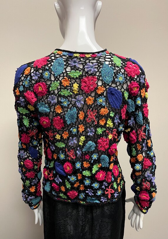 Vintage 90’s beautiful flower crochet tie up cardigan