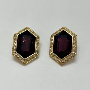 Pendientes grandes de cristal púrpura de Oscar de la Renta de 1980