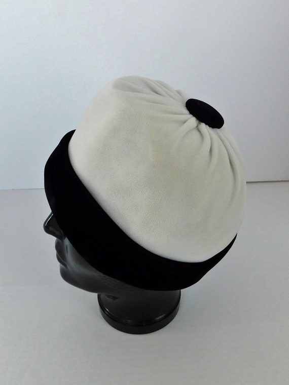 1960's Velvet Cloche Hat - image 5