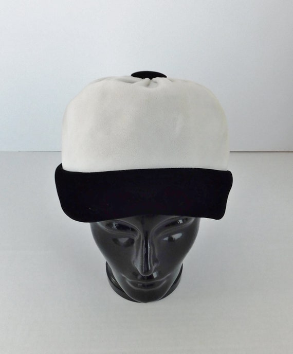 1960's Velvet Cloche Hat - image 4